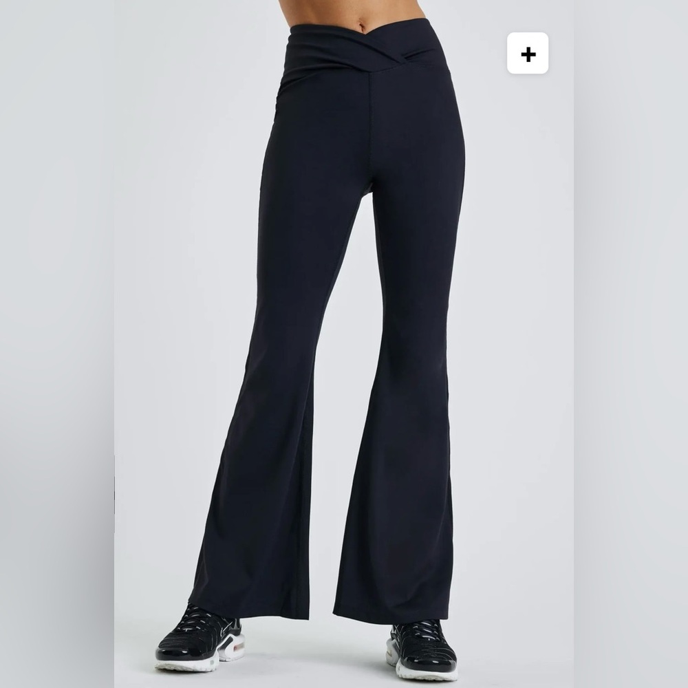 NWT! Year of Ours Veronica Flare Leggings